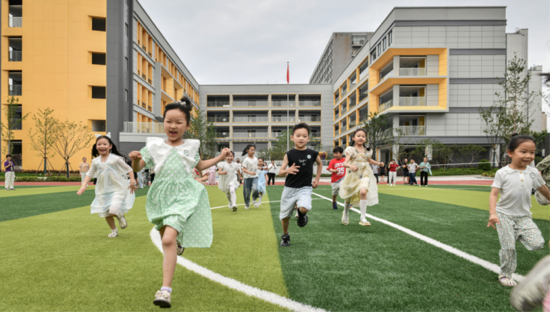 �Ϸ��а��c·����С�W(xu��)���\У�^(q��)�e�k�״μ��L�_���ջ��