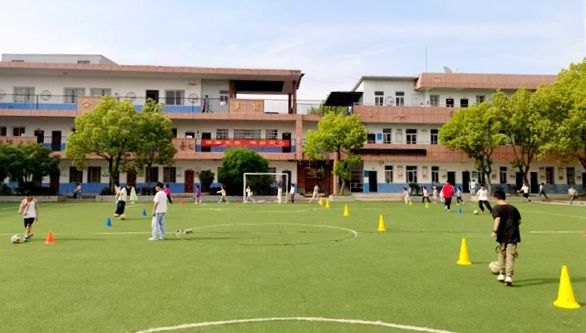 ������ČW(xu��)У���x��ȫ��������У�@������ɫ�W(xu��)У��