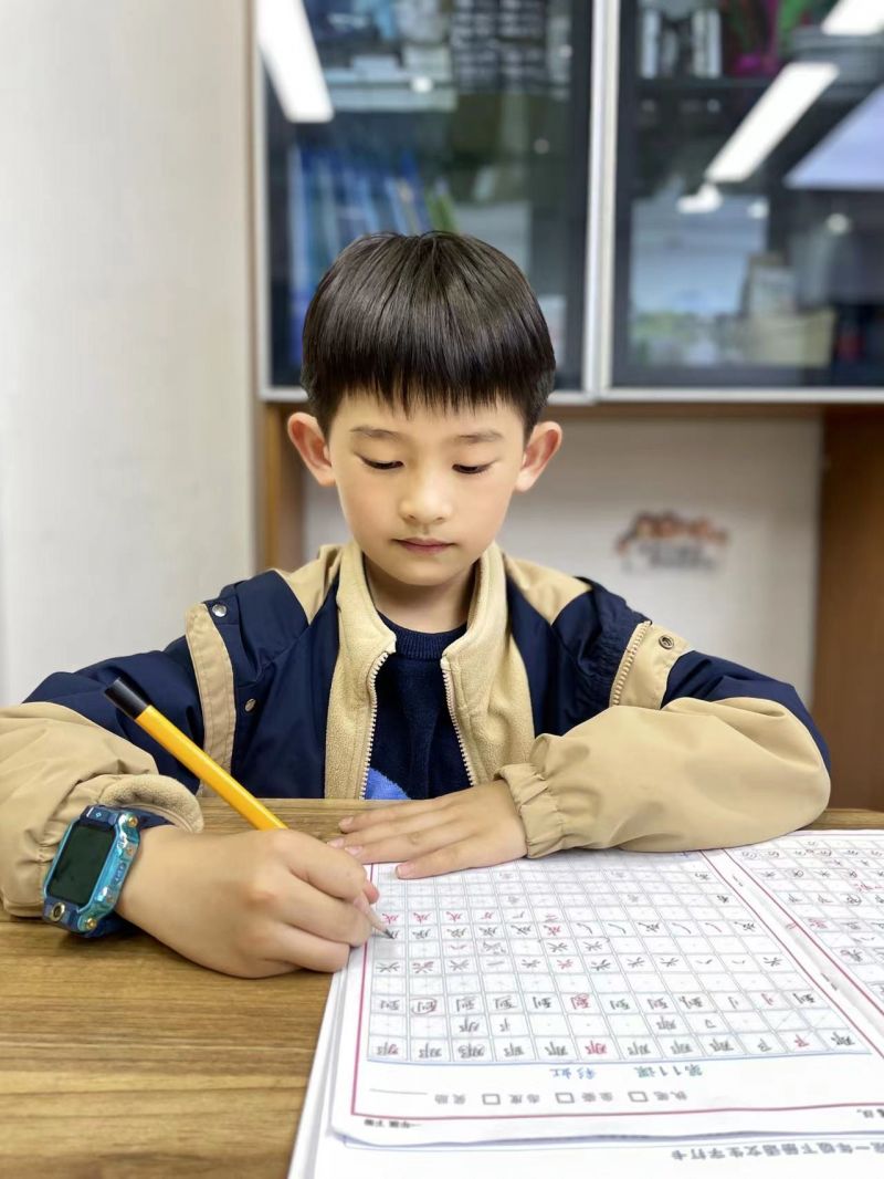 ��ī�������֡����ڣ�һ�꼉��С�������ڼҾ���߀��ȥ�C�����֣�