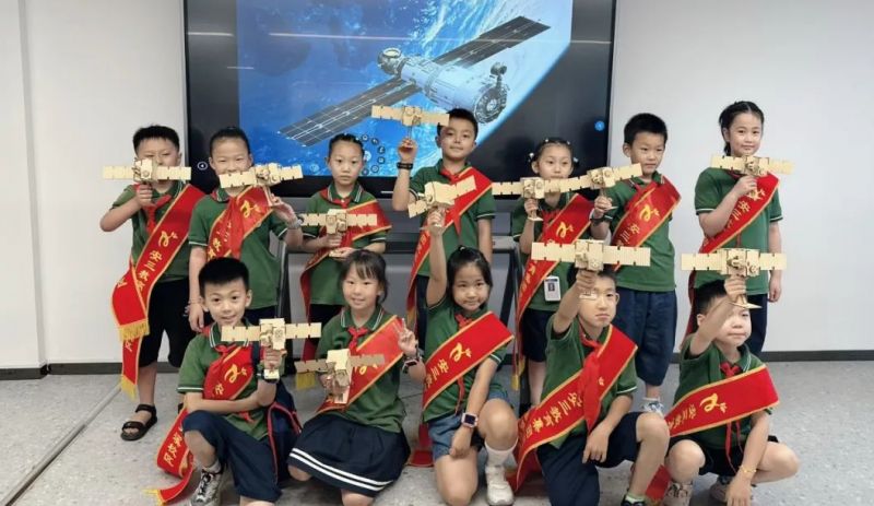 ���c·����С�W(xu��)���t�I(l��ng)�������ڌ�(sh��)�`�У�н���������|�����l(xi��ng)�}��(d��ng)