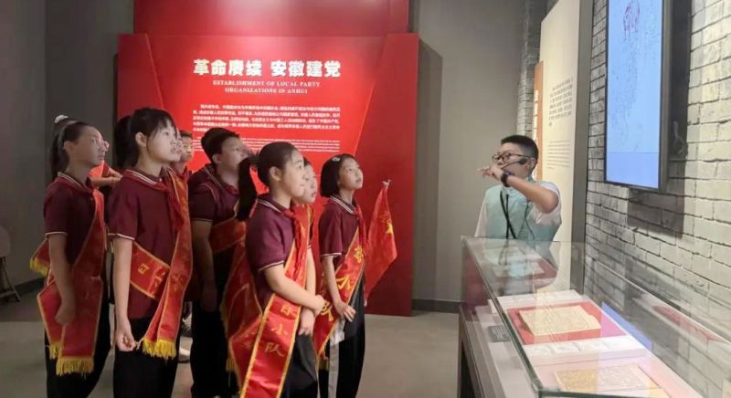 �Ϸ��а��c·����С�W(xu��)��̤�tɫ���E ̽�ƌW(xu��)�W�� ���������L(f��ng)