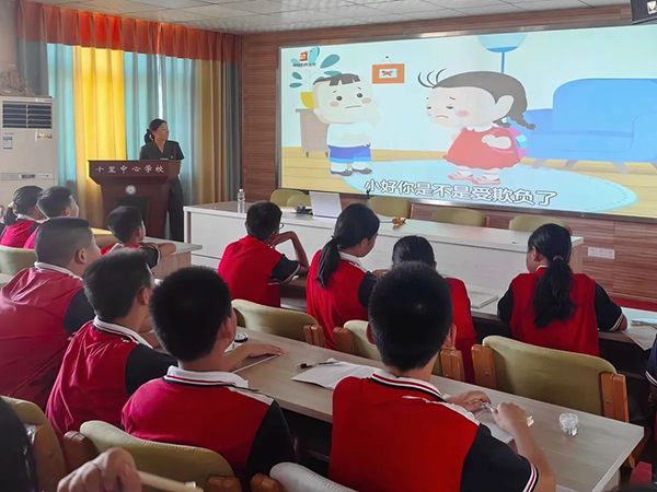 ʮ�����ČWУ�_չ�������}�v��