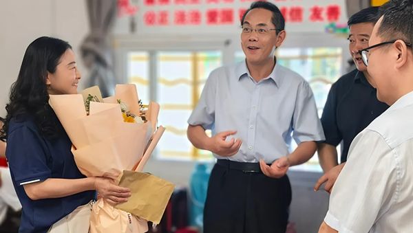 �˹��l������С�W�_չ�̎���ο��