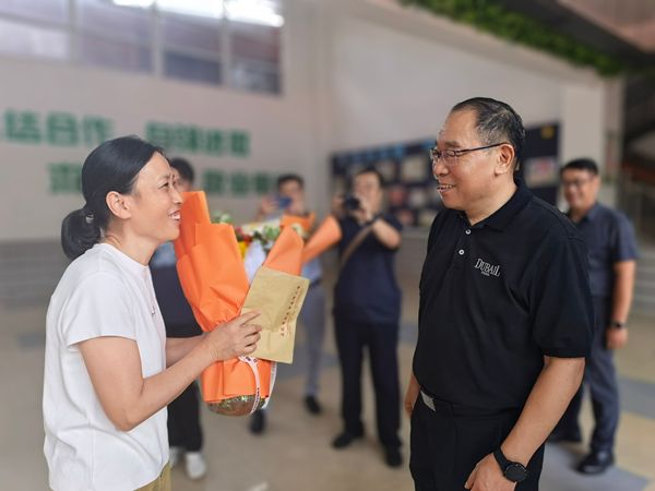 ���c�����f��ϯ���ɵ�����С�W�_չ�̎���ο��