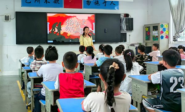 ʮ�����ČWУ�_չ���ӛ��һ�� �����Ї��ġ����}����