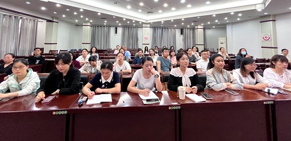 ����С�W����У�����L������ͬ�ĈA