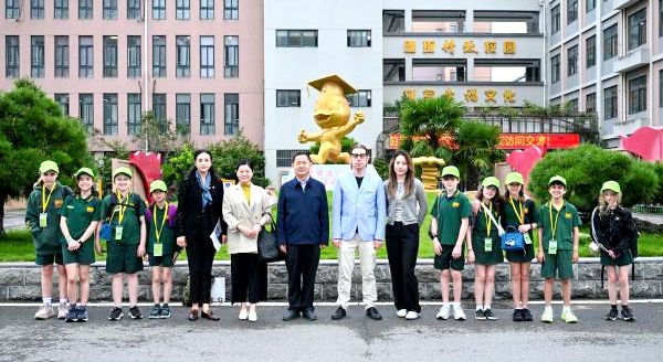 �������׸����С�W�_չ�c�Ĵ���������˹����С�W�Ѻý������