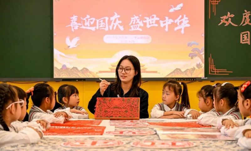 ���c·����С�W���\У�^�_չ�����z�MУ�@���c���c���}���