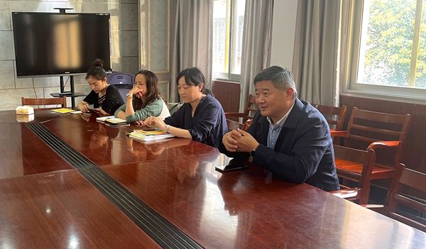 ����С�W(xu��)�м��n�}���ڈ�(b��o)���(hu��)�۽���У�f(xi��)ͬ