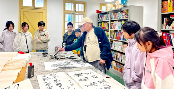 쨿h�ֿ����ČWУ�����y�Ļ��MУ�@ ī�������ͯ��