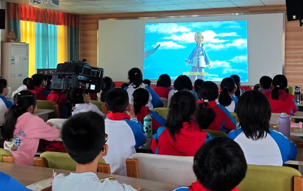 ʮ�����ČW(xu��)У�M���^��ӰƬ������ë�ɖ|��