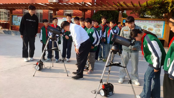 �����_�����M��С�W(xu��)У�@ ���� ����������W(xu��)�������M�Ϫ·С�W(xu��)�_չ����С�W(xu��)˼��һ�w�����Ŀ��ջ��