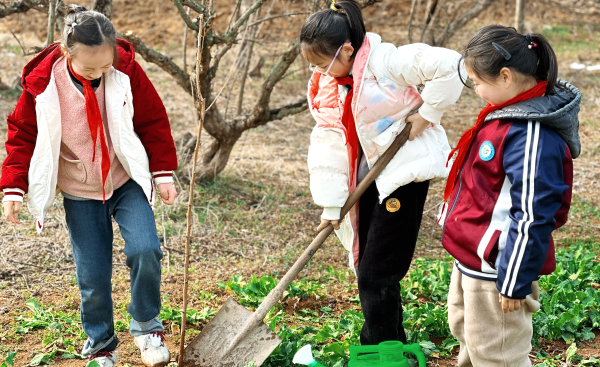 ��(y��u)�|(zh��)�YԴ�U�ݹ��̼����һ��С��ɽ��У���F(xi��n)�l(xi��ng)�����͑׃