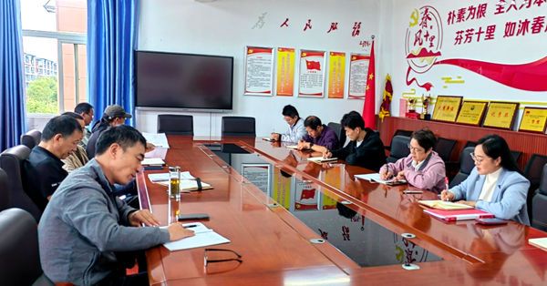 ʮ�����ČWУ���cȼ�G���飬�����������