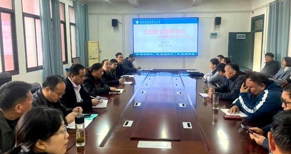 �������У���У���R̽����AI�x�܆��³�