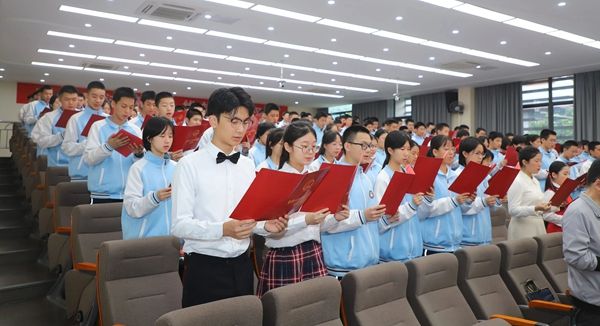 ������������(g��)һ�������M(j��n)�����귨�ν�������W(xu��)У�������A��