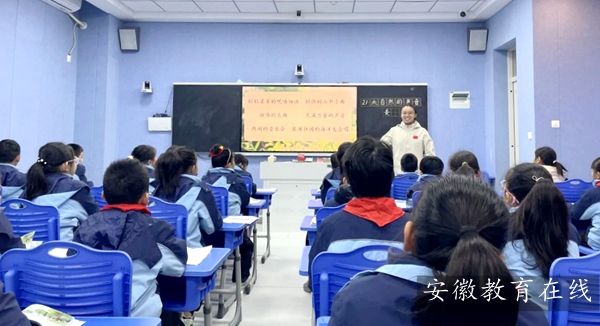 ���b��С�W(xu��)�������F(tu��n)�_չ�Z��(li��n)��(d��ng)���л��(d��ng)