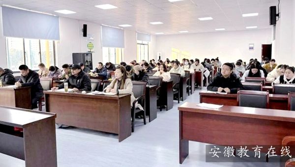 �Ϸʎ�����С�������F�L�S��У�e�����н̌W������