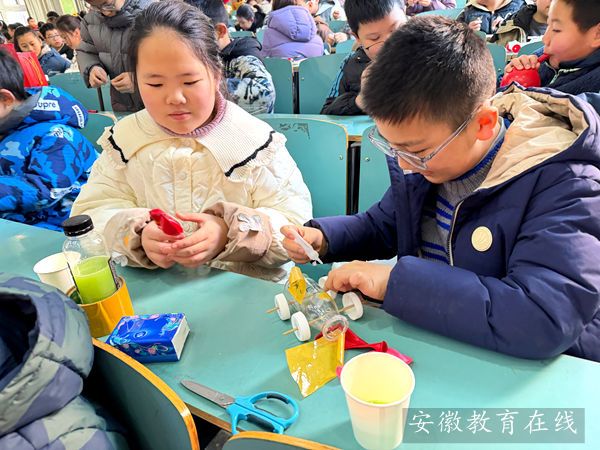 ����С�W(xu��)�e�k��ӭ�������ƌW(xu��)�W(xu��)�ƾC�����|(zh��)չʾ���